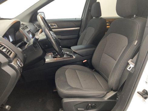 Used 2019 Ford Explorer XLT w/ Equipment Group 201A FWD image 17