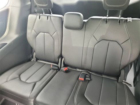New 2026 Chrysler Voyager LX image 5
