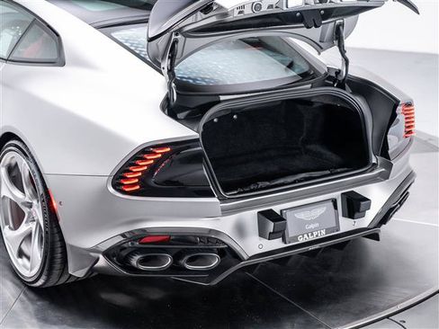 Used 2025 Aston Martin Vanquish RWD image 44