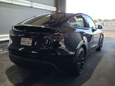 Used 2022 Tesla Model Y Long Range AWD/4WD image 5