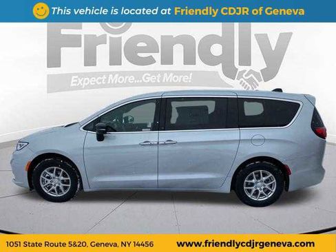 New 2026 Chrysler Pacifica Select image 8