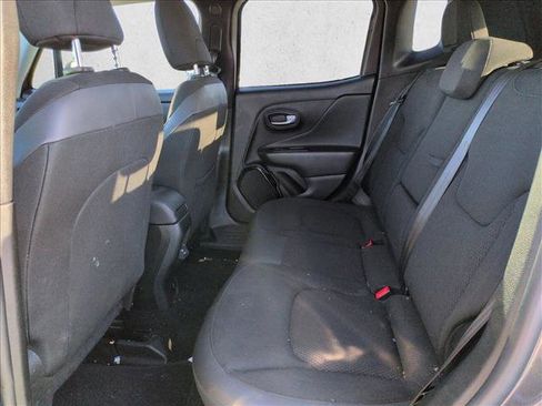 Used 2018 Jeep Renegade Altitude image 17