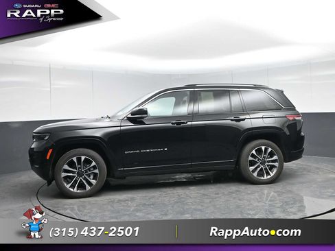 Used 2023 Jeep Grand Cherokee Overland w/ Luxury Tech Group IV AWD/4WD image 4