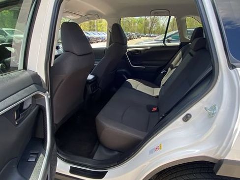 Used 2024 Toyota RAV4 LE AWD/4WD image 29