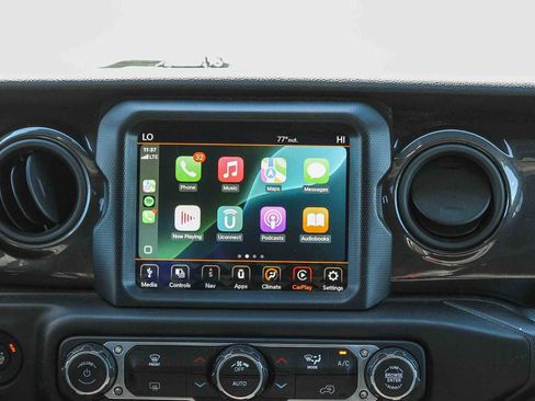 Used 2021 Jeep Gladiator Sport image 11