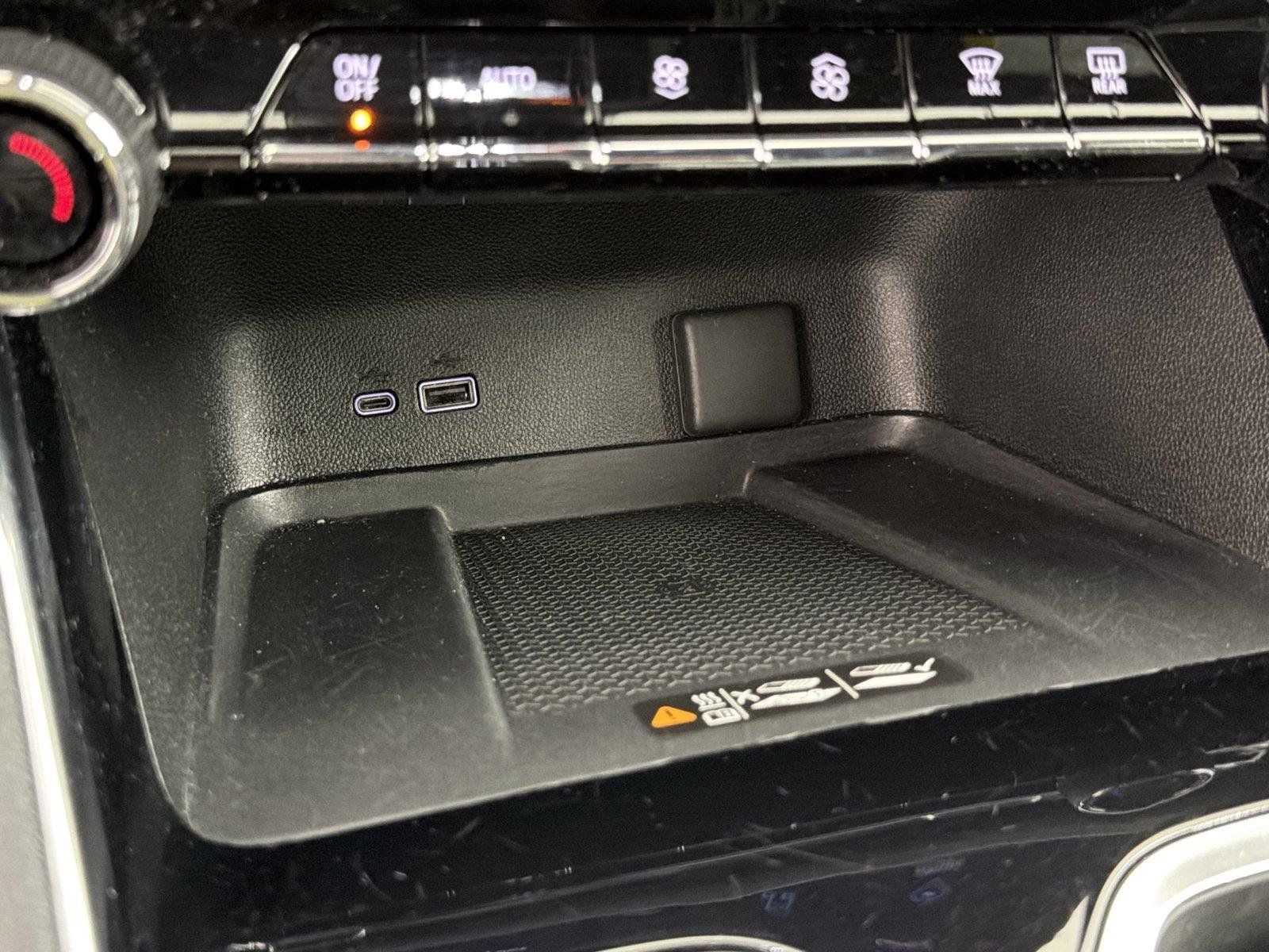 Used 2024 Chevrolet Traverse LT FWD image 31