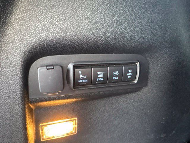 Used 2017 Ford Explorer Limited w/ Equipment Group 303A AWD/4WD image 12