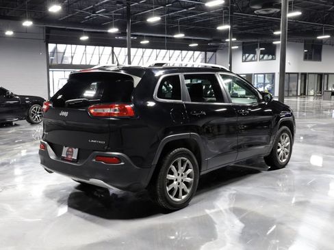 Used 2018 Jeep Cherokee Limited AWD/4WD image 7