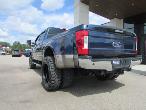 Used 2019 Ford F350 Lariat w/ Chrome Package image 3