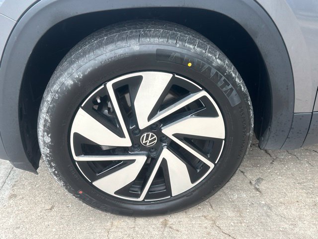 Used 2025 Volkswagen Atlas SE FWD image 11