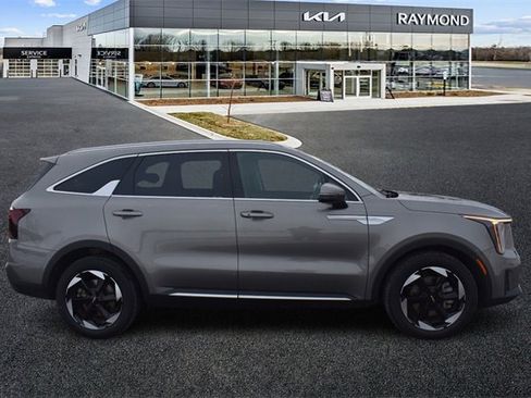 Certified 2025 Kia Sorento EX image 2