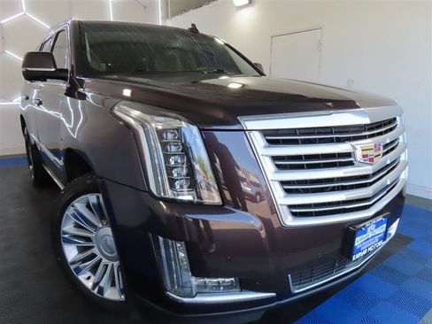 Used 2016 Cadillac Escalade Platinum AWD/4WD image 3
