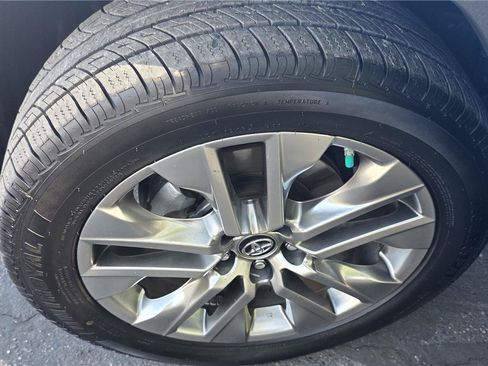Used 2019 Toyota RAV4 XLE Premium w/ Carpet Mat Package FWD image 10