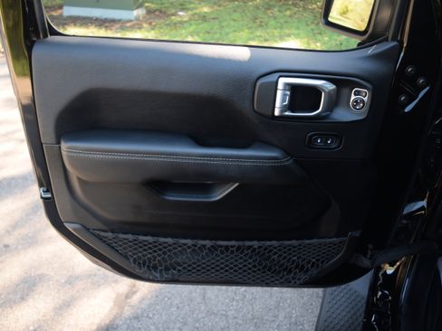 Used 2022 Jeep Wrangler Unlimited Sahara w/ Cold Weather Group image 18