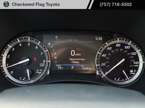 Used 2022 Toyota Highlander XLE AWD/4WD image 12