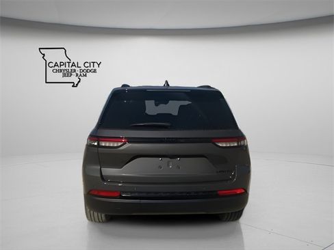New 2025 Jeep Grand Cherokee Limited w/ Black Appearance Package image 8
