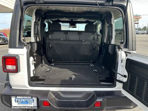 Used 2025 Jeep Wrangler Sport image 23