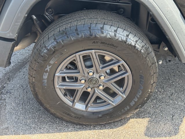 Certified 2025 Jeep Wrangler Sport AWD/4WD image 12