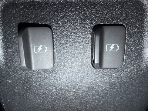 Used 2023 Nissan Kicks SV FWD image 31