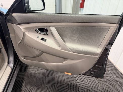 Used 2009 Toyota Camry LE FWD image 16