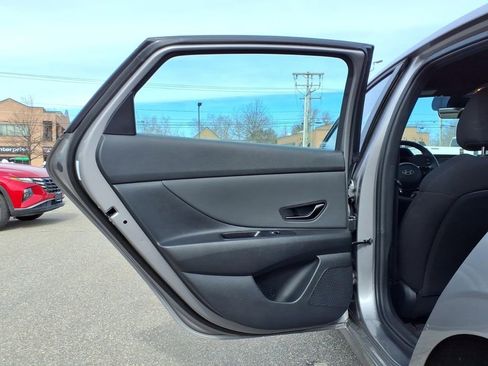 Certified 2025 Hyundai Elantra Sport image 12