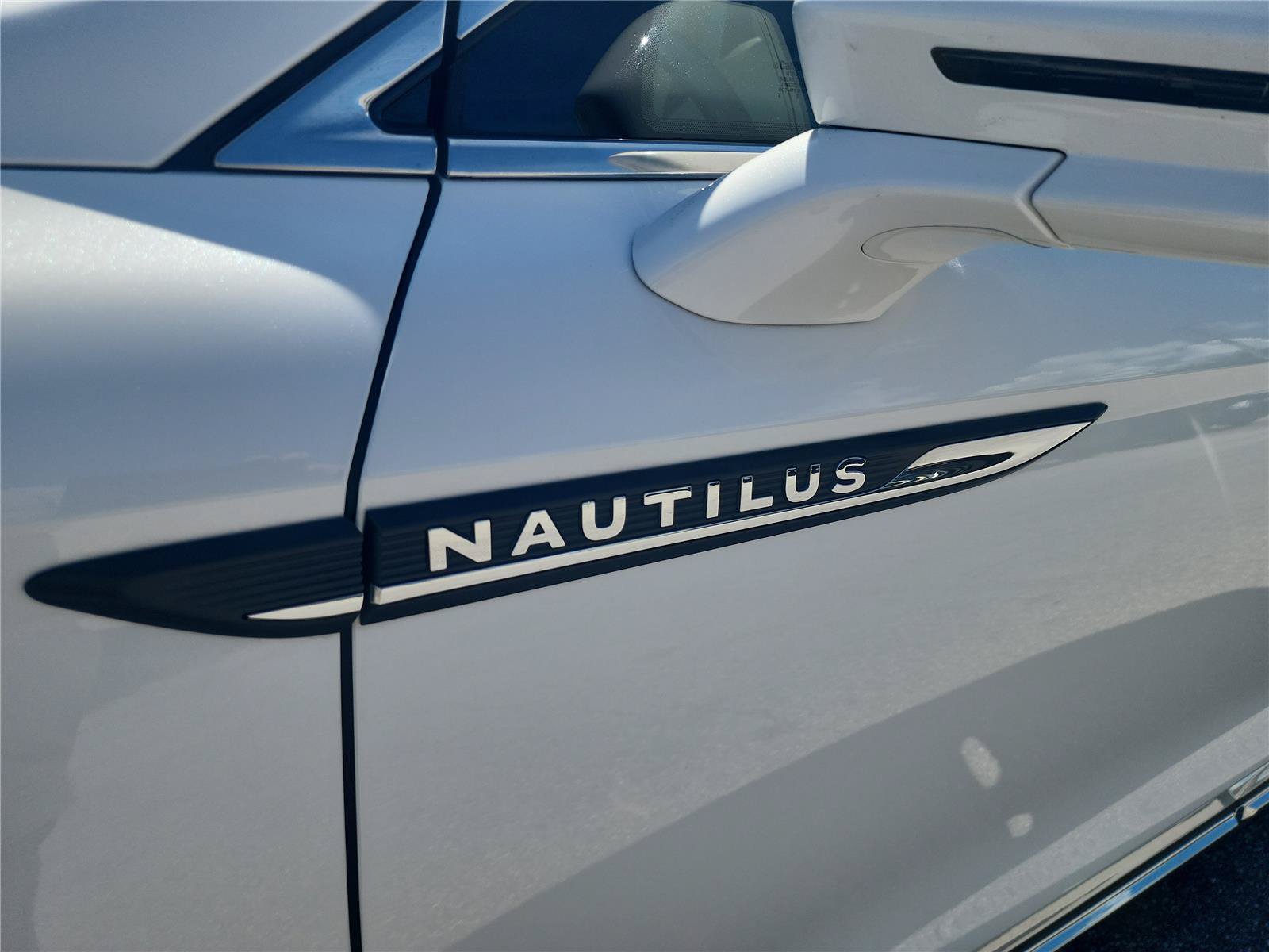 Used 2023 Lincoln Nautilus FWD image 10