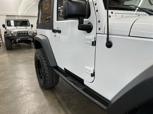Used 2015 Jeep Wrangler Rubicon w/ Power Convenience Group AWD/4WD image 34