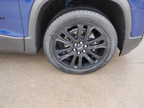 Used 2023 GMC Acadia SLE w/ Driver Convenience Package image 28