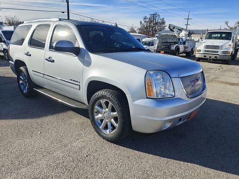 Used 2014 GMC Yukon Denali AWD/4WD image 4