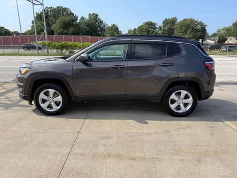 Used 2018 Jeep Compass Latitude w/ Popular Equipment Group AWD/4WD image 11