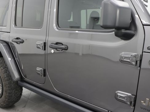 Used 2021 Jeep Wrangler Unlimited Rubicon w/ Trailer Tow Package AWD/4WD image 25
