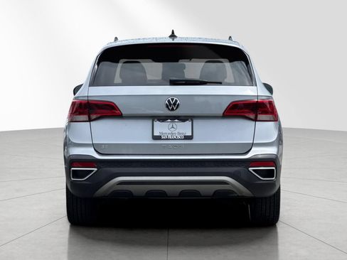 Used 2022 Volkswagen Taos SE FWD image 5