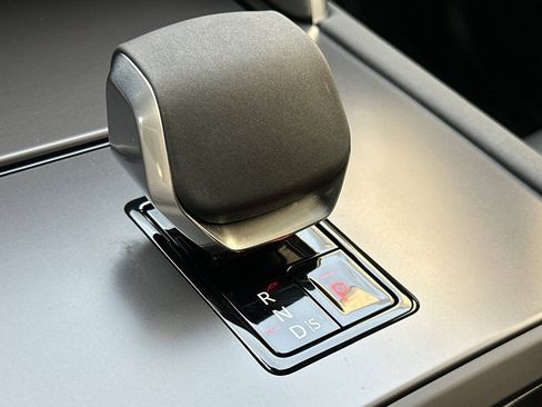 Certified 2025 Land Rover Discovery Sport Dynamic SE image 25