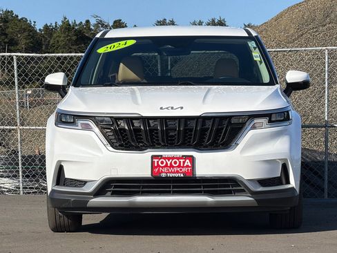 Used 2024 Kia Carnival LX image 6