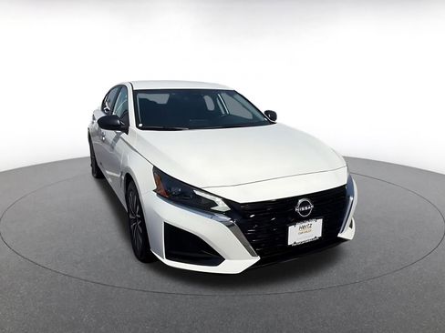 Used 2025 Nissan Altima 2.5 SV image 3