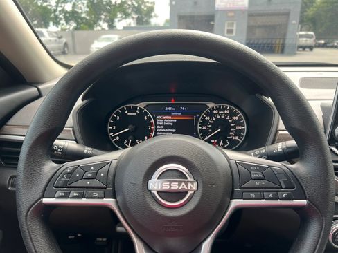 Used 2024 Nissan Altima 2.5 SV FWD image 17