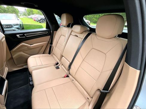 Used 2022 Porsche Cayenne E-Hybrid AWD/4WD image 18