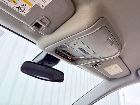 Used 2018 Chevrolet Equinox Premier image 23