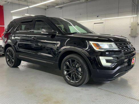 Used 2017 Ford Explorer XLT w/ Equipment Group 202A AWD/4WD image 5