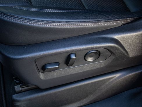 Used 2025 Chevrolet Suburban High Country image 19