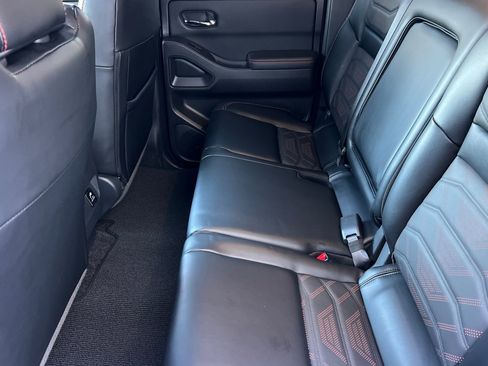 Used 2025 Nissan Frontier PRO-4X w/ Pro Premium Package image 12