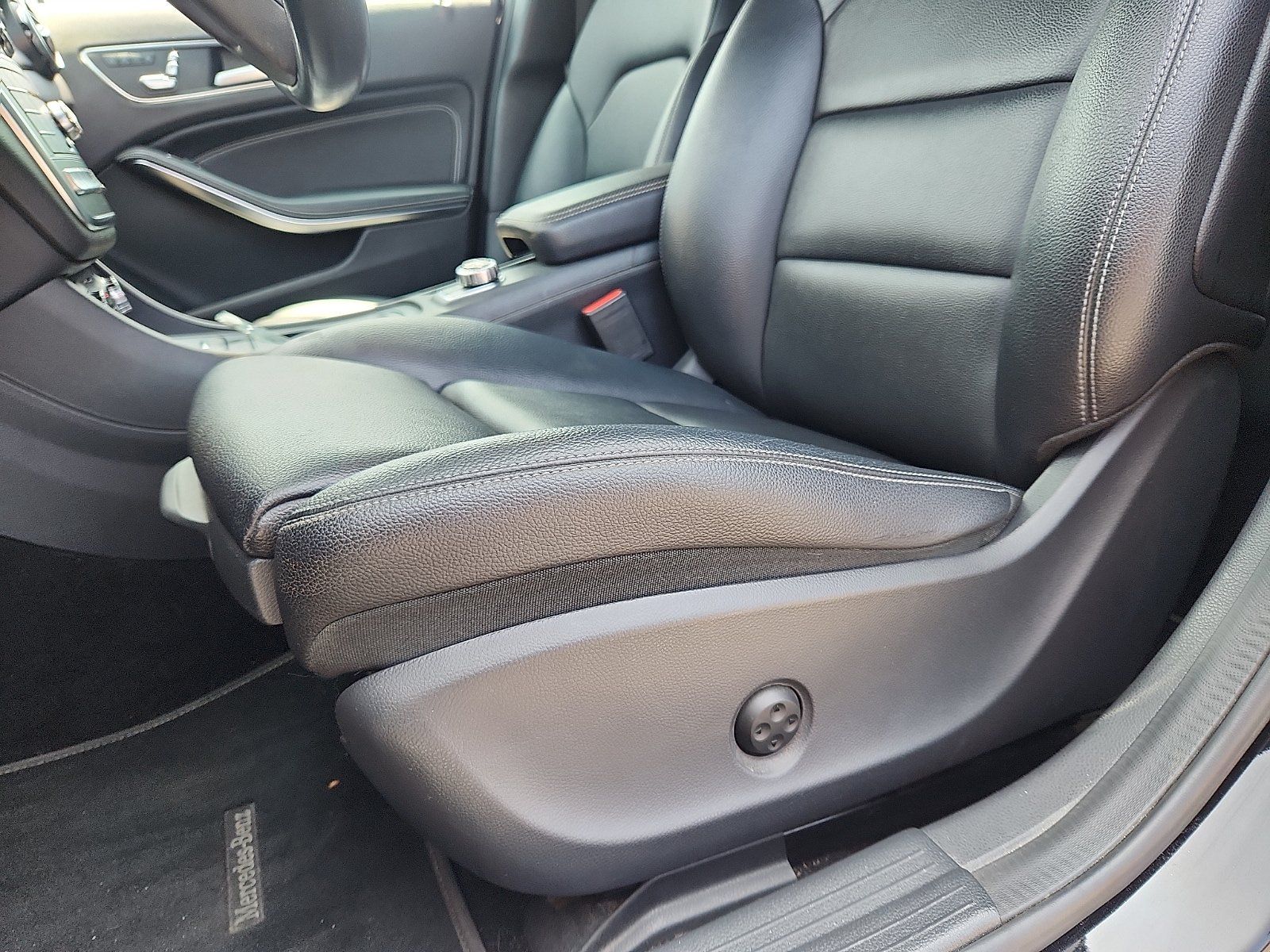 Used 2018 Mercedes-Benz GLA 250 4MATIC image 23