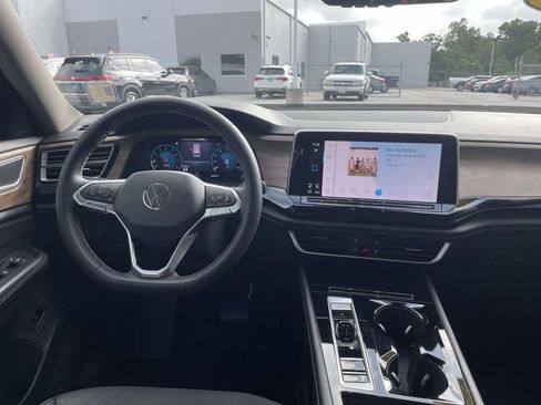 Certified 2024 Volkswagen Atlas SE FWD image 16