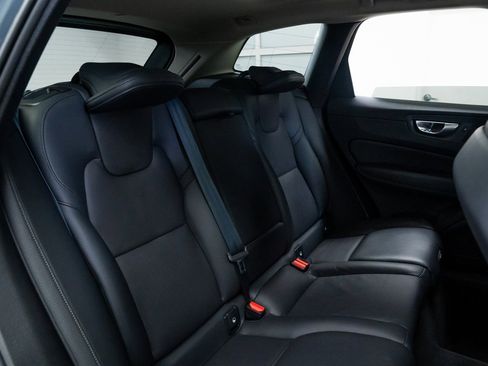 Used 2023 Volvo XC60 B5 Plus image 22