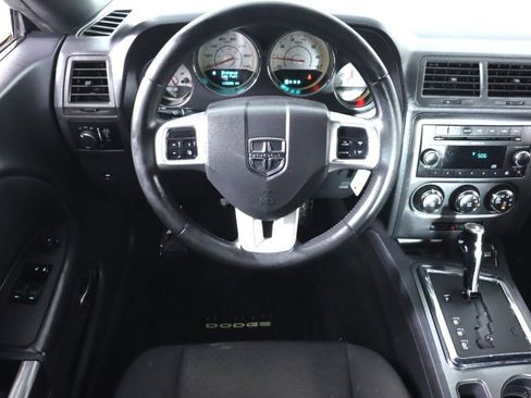 Used 2011 Dodge Challenger SE image 24