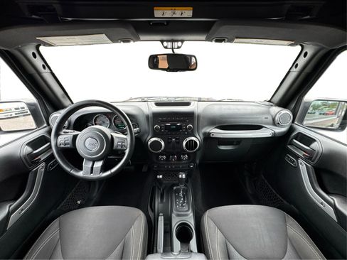 Used 2017 Jeep Wrangler Sahara w/ Connectivity Group image 27