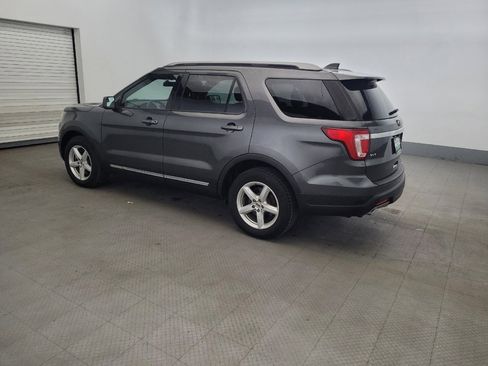 Used 2018 Ford Explorer XLT FWD image 3