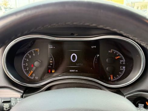 Used 2019 Jeep Grand Cherokee Laredo image 17