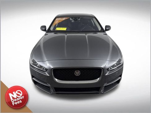 Used 2017 Jaguar XE Premium image 8