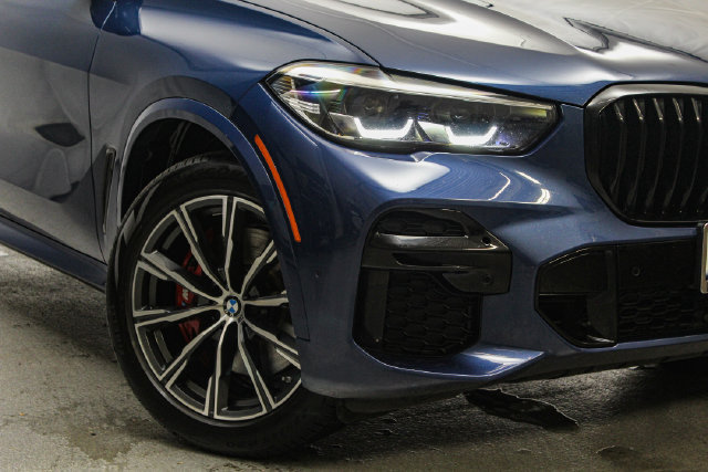 Used 2022 BMW X5 xDrive40i w/ M Sport Package AWD/4WD image 2